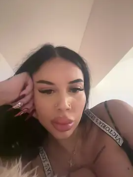 SpicyViviana Chat XXX in diretta