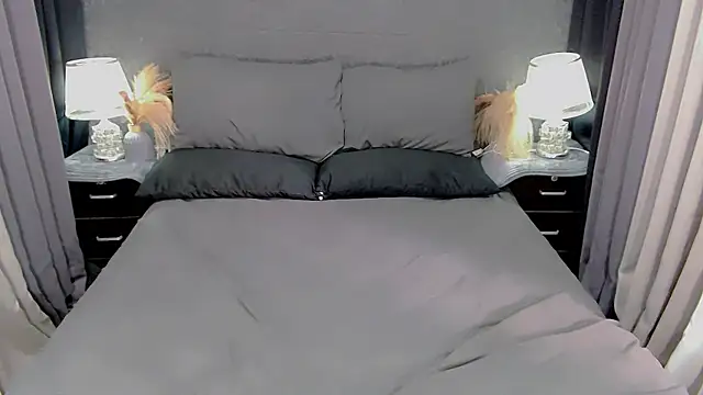 saphira_fucks Show Webcam