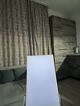 MissOyee: онлайн-секс-чат