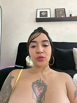 Chat +18 de EmmyEvans1 ao vivo