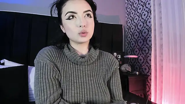 Adeelinee élő XXX-chatje