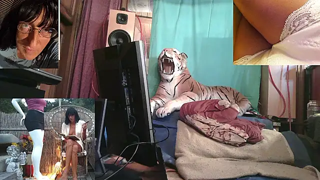 Show modela SissiDomination na web-kameri