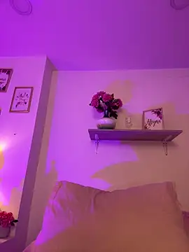 LauraRaider's Webcam Show