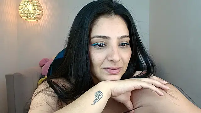 YummyAnna_ Adlı Modelin Canlı XXX Sohbeti