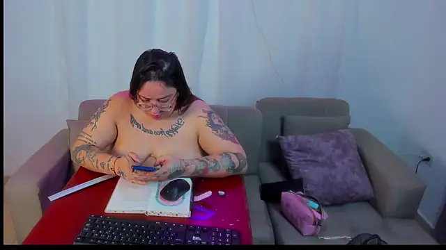 MiaYMolly: онлайн-секс-чат