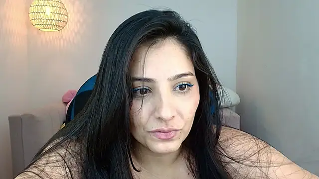 Chat XXX en directo de YummyAnna_