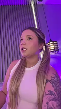 Czat XXX na żywo – MiaPetit_