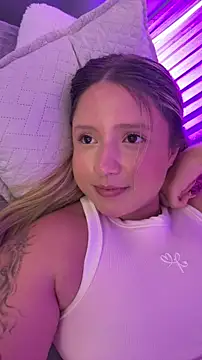 Chat +18 de MiaPetit_ ao vivo