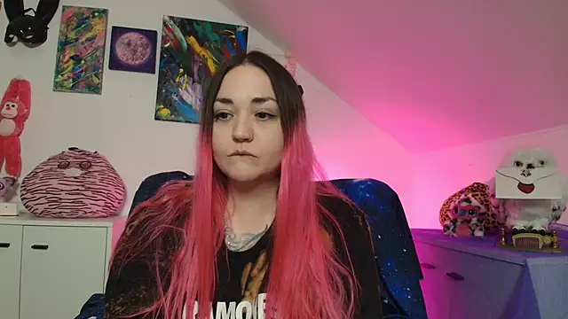 PinkHurricaneOfficial Adlı Modelin Canlı XXX Sohbeti