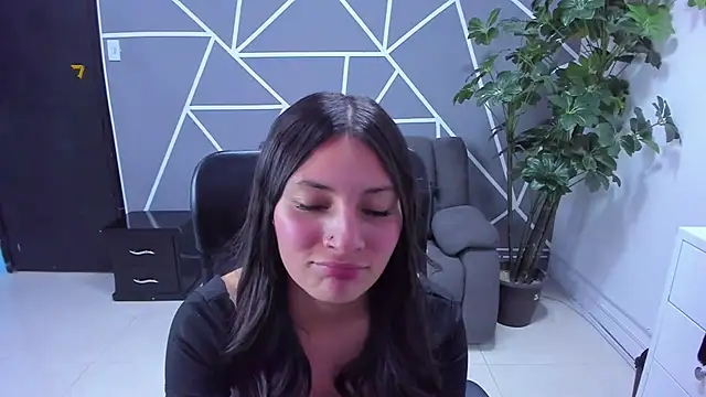 _Luna_Bennett Adlı Modelin Canlı XXX Sohbeti