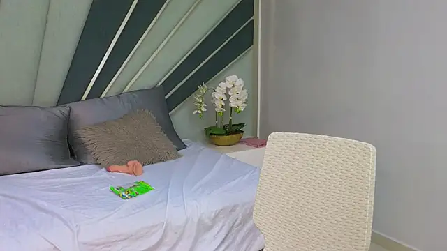 DulceeEsmeralda's Live XXX Chat