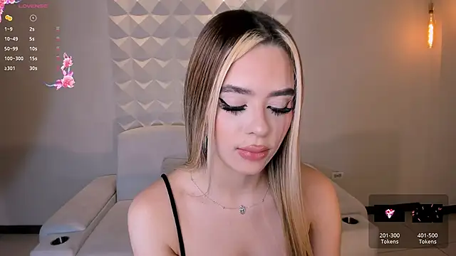 JuanitaClay – Naživo XXX chat