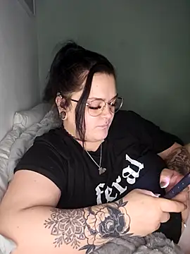 Chat XXX en directo de Saucy-Serenity