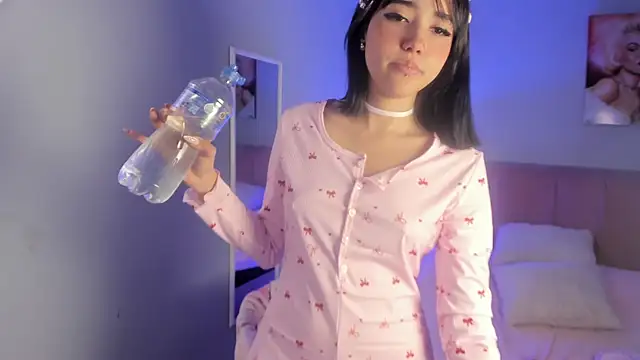 ela_petit Chat XXX in diretta