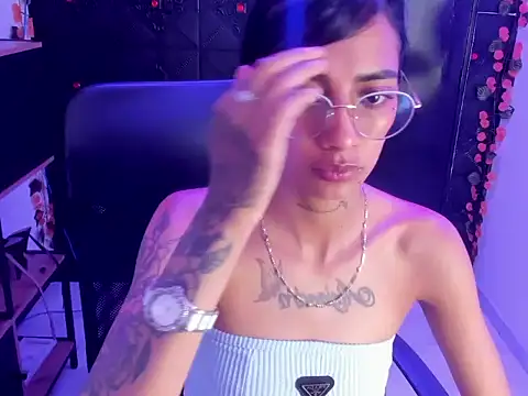 KarlaSlutSkinny__ – Live XXX-chat