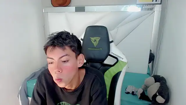 Liarr_ élő XXX-chatje