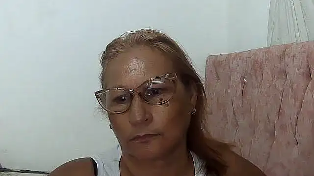 charrysexy1 Adlı Modelin Canlı XXX Sohbeti