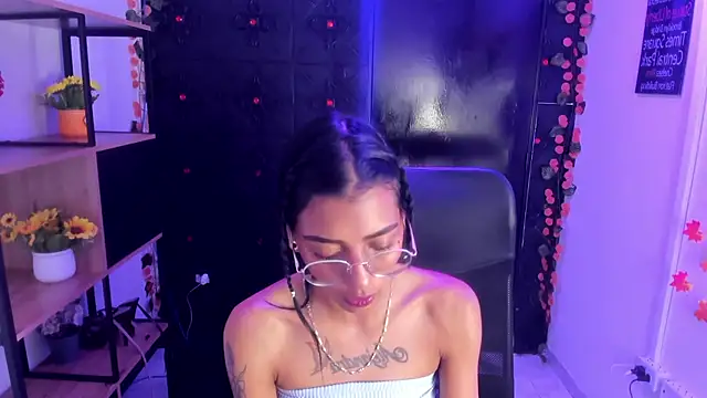 XXX chat uživo modela KarlaSlutSkinny__