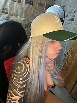 i_am_nina_: απευθείας συνομιλία ΧΧΧ