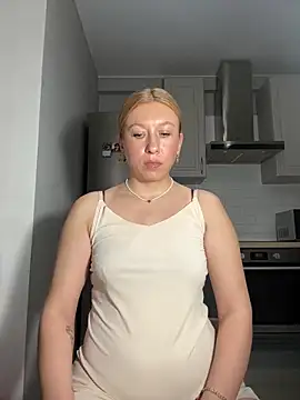 Kittie_Valentine Adlı Modelin Canlı XXX Sohbeti