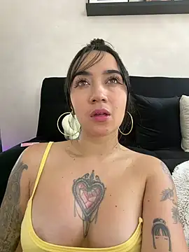 EmmyEvans1's Live XXX Chat