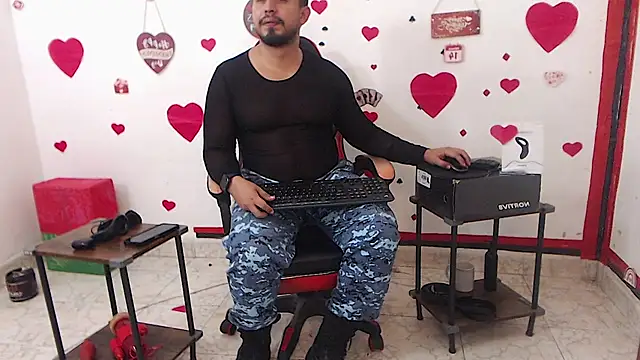 KalethBigDick: онлайн-секс-чат