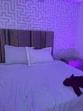 Онлайн чат XXX naishaa_