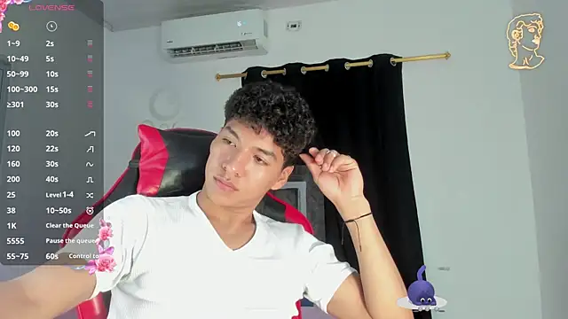 Maximiliano_Khalil: онлайн-секс-чат