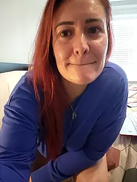 Онлайн чат XXX HollyTattoo