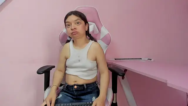 XXX chat uživo modela CharlotteMuller