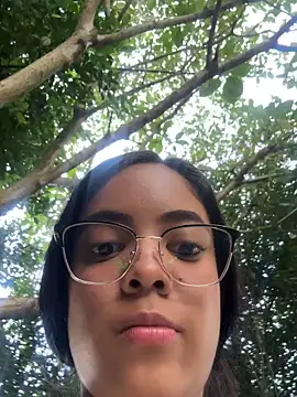 NAUGHTY_LITTLE_18 webkamerás műsora