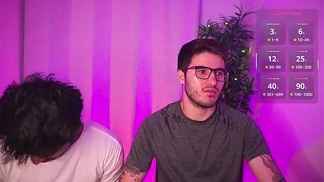 Tony_Wylie Live XXX-Chat