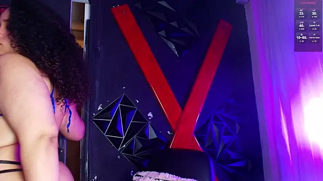 Chat +18 de ivonne_diaz1 ao vivo