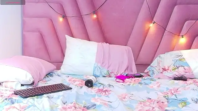 curvybrunneten Live XXX chat