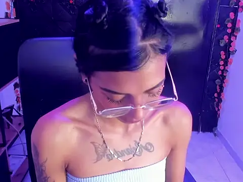 KarlaSlutSkinny__ Chat XXX live