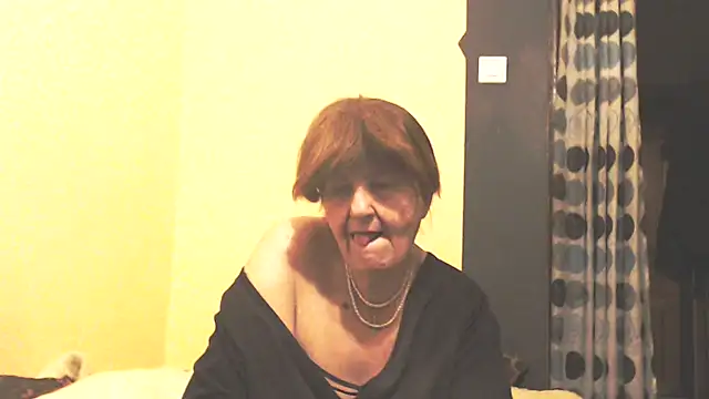 Chatroom XXX en direct de MioritaHard