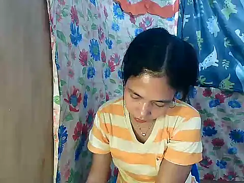 PinaySkinnyGirl's Live XXX Chat