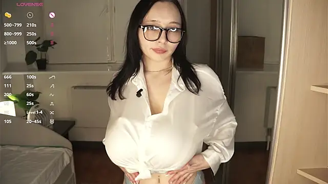 Онлайн чат XXX HannaHayles