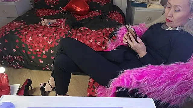 Онлайн чат XXX RoxalanaStar