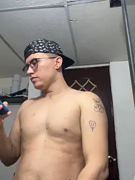 Kurtxxx22: διαδικτυακό σόου στην κάμερα