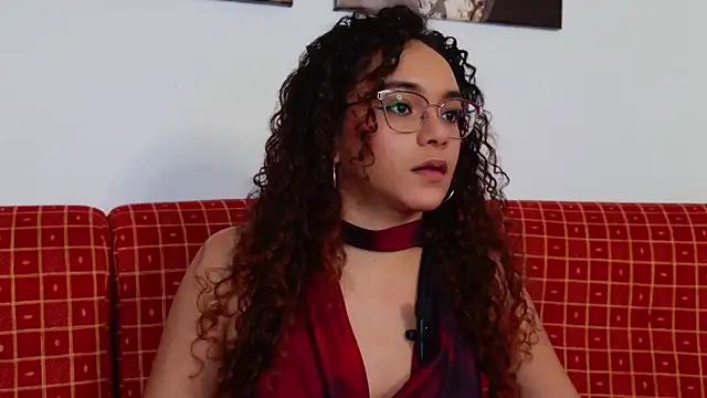 Pertunjukan Kamera Web Taylor_Tina