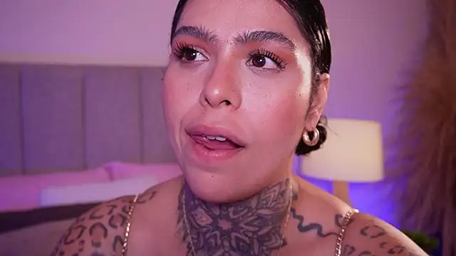 curvyliciousss Adlı Modelin Canlı XXX Sohbeti