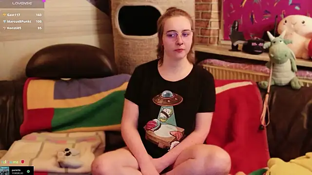 GamerGirl_Eve Adlı Modelin Canlı XXX Sohbeti