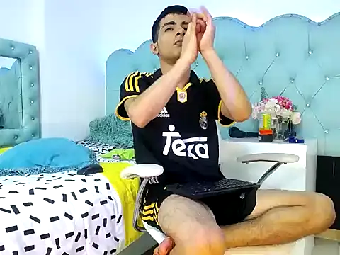 Apolo_Richards élő XXX-chatje