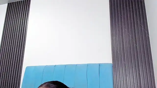 Show modela KarlyMoss na web-kameri