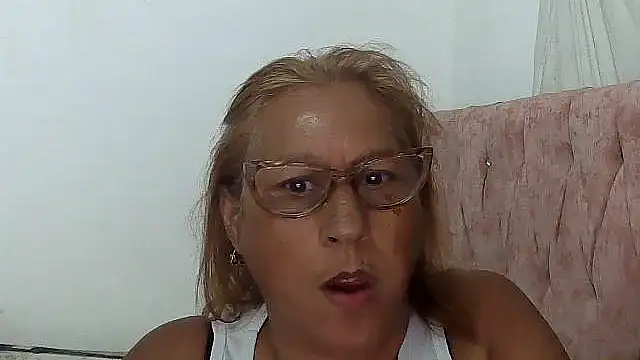 charrysexy1 Adlı Modelin Canlı XXX Sohbeti