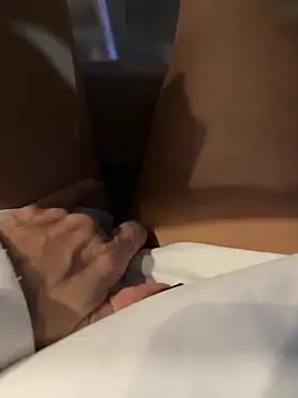 Show modela CioniWeiss na web-kameri