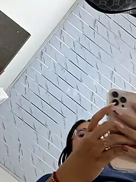 -VICKKY 现场XXX聊天