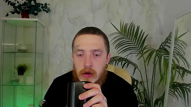 Show modela RockyLeen na web-kameri