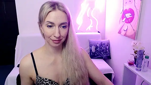 Chat XXX en directo de Cute_Smile_Shy